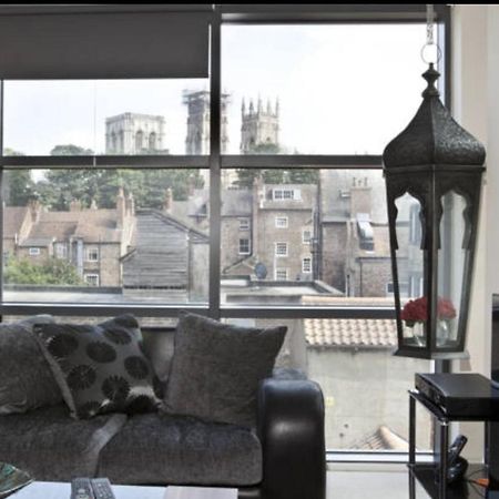 Churchill Two Bedroom Apartments With Free Parking And The Minster View York Exterior foto